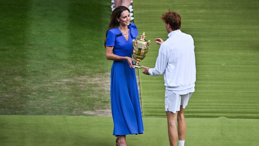 Hier überreicht Prinzessin Kate Trophäe an Wimbledon-Sieger