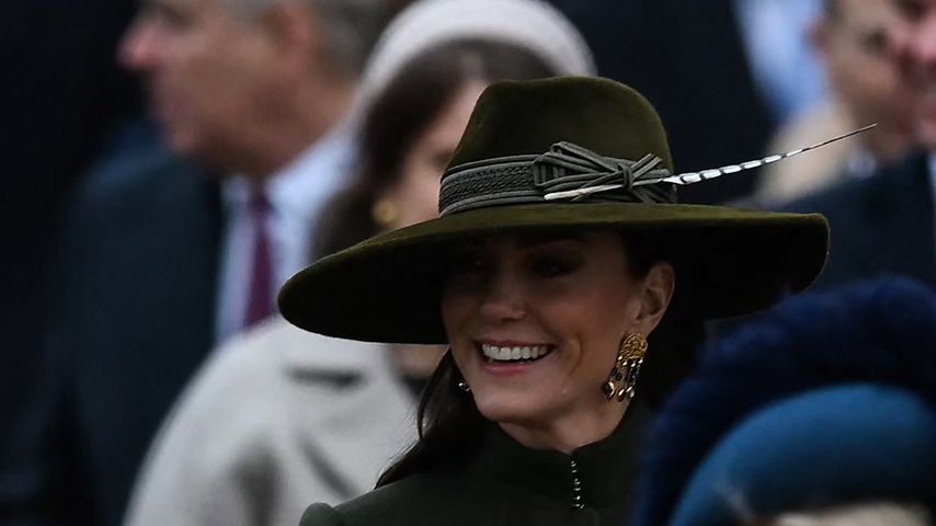 Prinzessin Kate und ihre Tochter Prinzessin Charlotte bei dem traditionellen Weihnachtsspaziergang