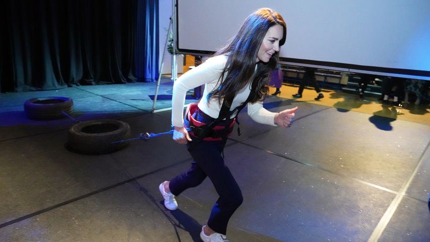 Ungewohnt leger: Prinzessin Kate in Sneakers bei Event!