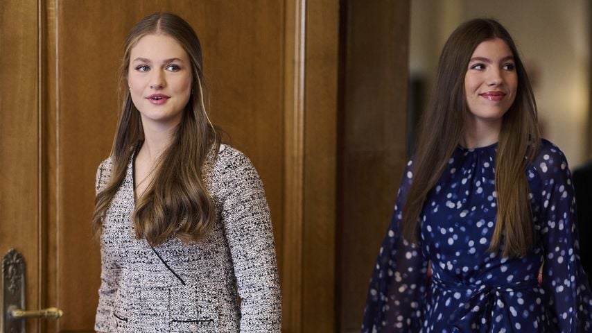 Prinzessin Leonor und Prinzessin Sofia bei den Audienzen im Hotel de la Reconquista während der Verleihung der Princesa-de-Asturias-Preise 2024