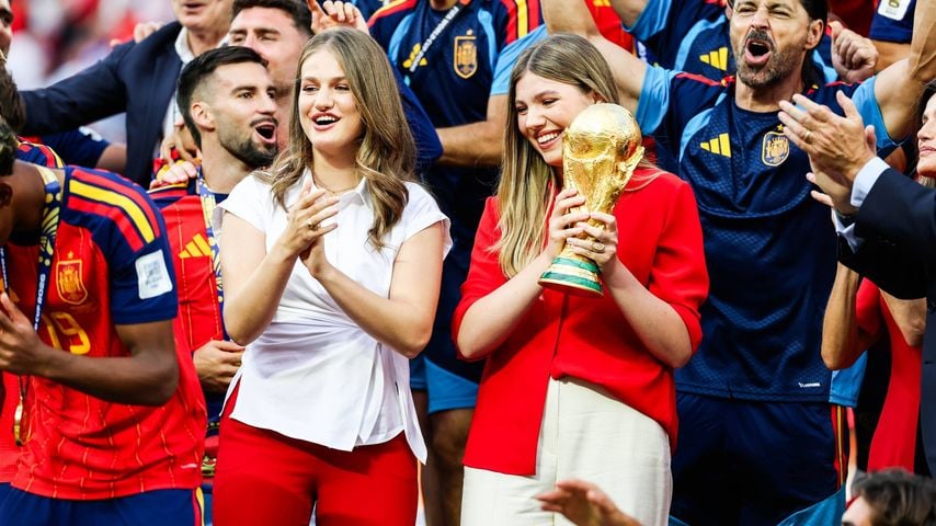 Prinzessin Leonor und Prinzessin Sofía feiern mit Spaniens Spielern den WM-Titel 2026 in East Rutherford