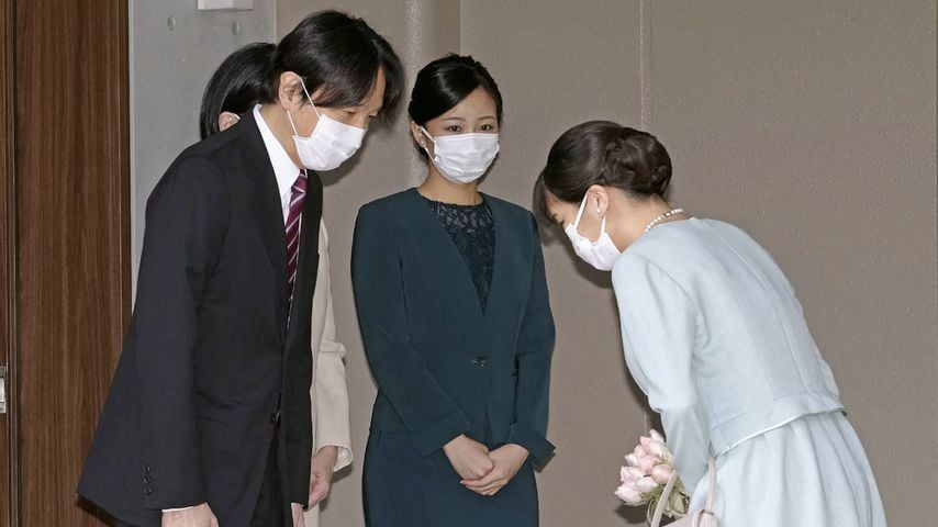 Prinzessin Mako beim Abschied von ihrer Familie nach ihrer Hochzeit, Oktober 2021