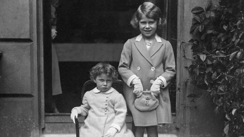 Prinzessin Margaret (links) und Queen Elizabeth (rechts) im Jahr 1933