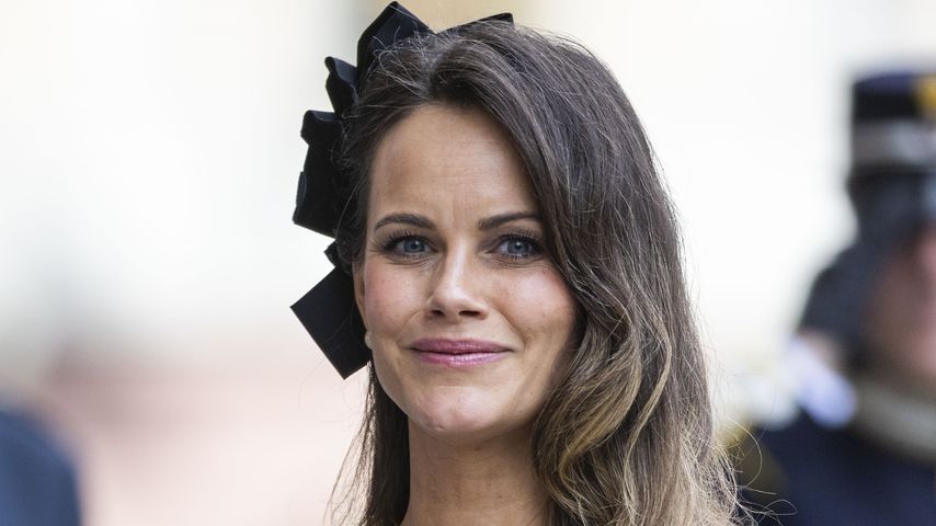 In einem roten Kleid: Prinzessin Sofia zeigt ihren Babybauch