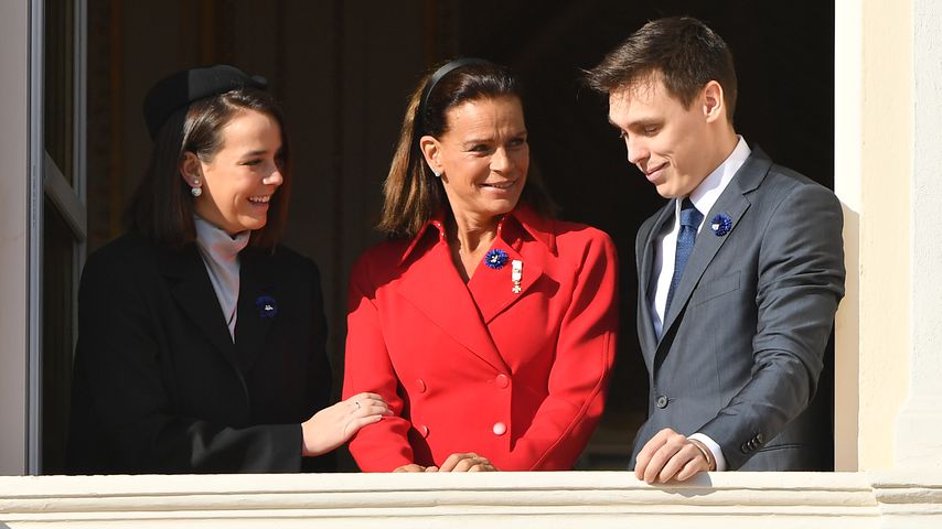 Prinzessin Stéphanie von Monaco (M.) mit ihren Kindern Pauline und Louis Ducruet in Monte-Carlo