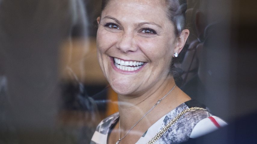 Happy in Pink: Prinzessin Victoria zeigt süßen Babybauch!