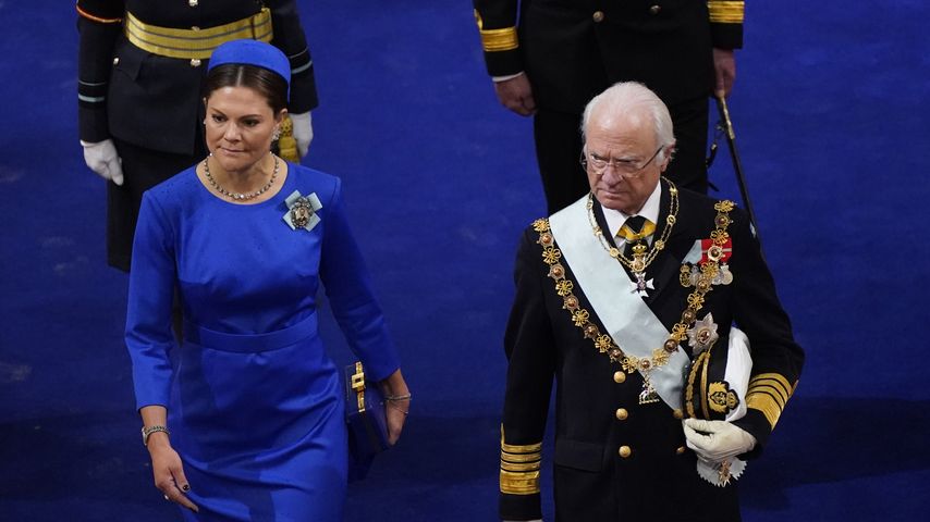 Prinzessin Victoria mit ihrem Vater bei der Krönung von König Charles