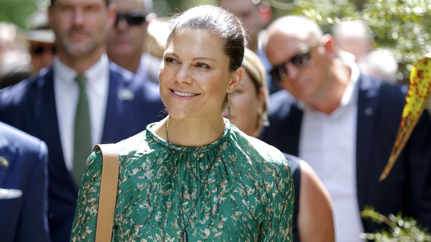 Herrlich normal: Victoria von Schweden im Linienflugzeug!