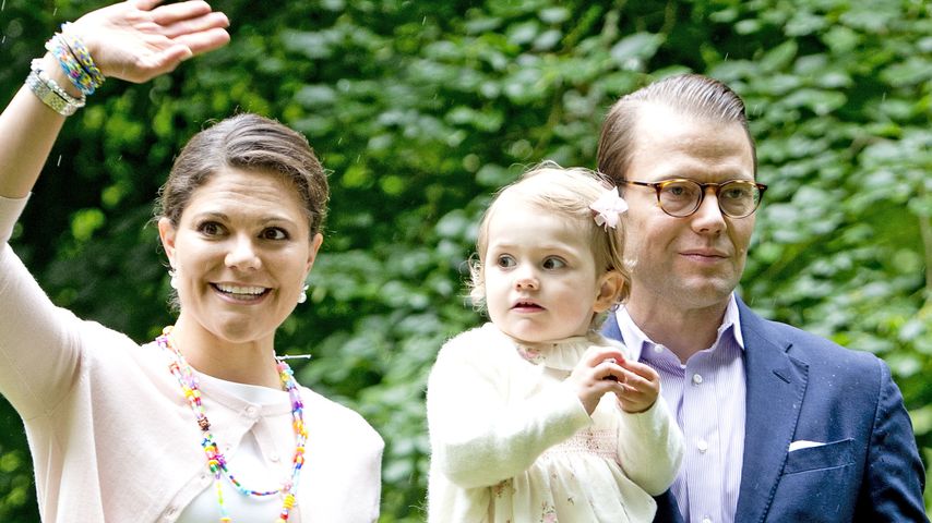 Goldig! Prinzessin Estelle strahlt im X-mas-Outfit