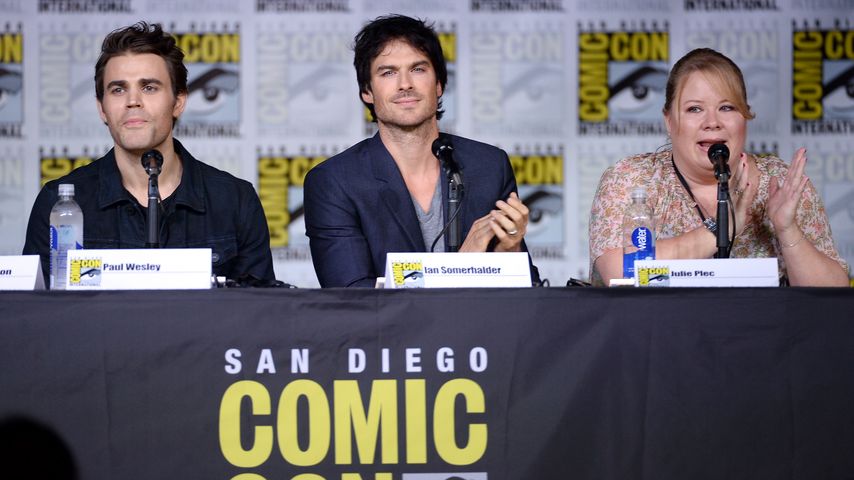 Produzentin Julie Plec zusammen mit Paul Wesley und Ian Somerhalder auf der Comic Con