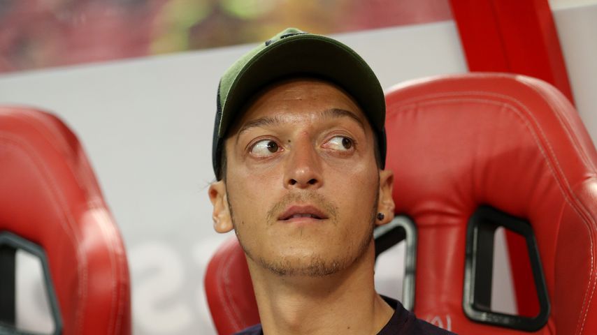 Krebs-Kampf verloren: Mesut Özil trauert um kleinen Fan!