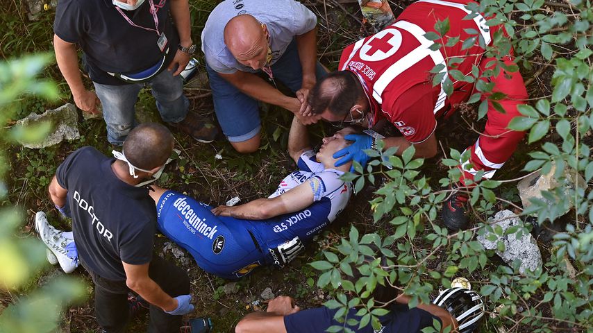 Profi-Radfahrer Remco Evenepoel und Rettungssanitäter