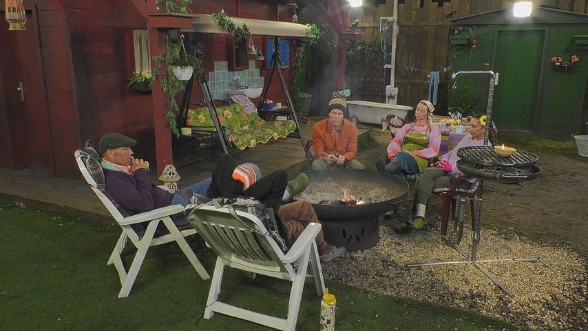 "Promi Big Brother" Mitbewohner am Lagerfeuer
