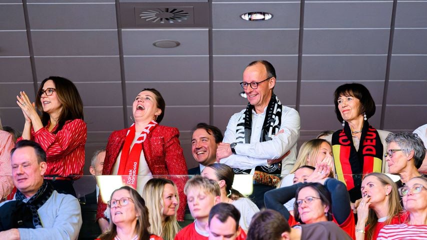 Handballfinale: Königin Mary und Friedrich Merz fiebern mit