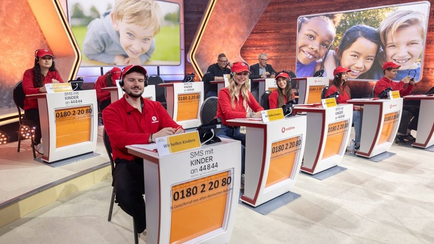 Prominente nehmen am Spendentelefon Spenden entgegen, RTL-Spendenmarathon in Köln-Hürth