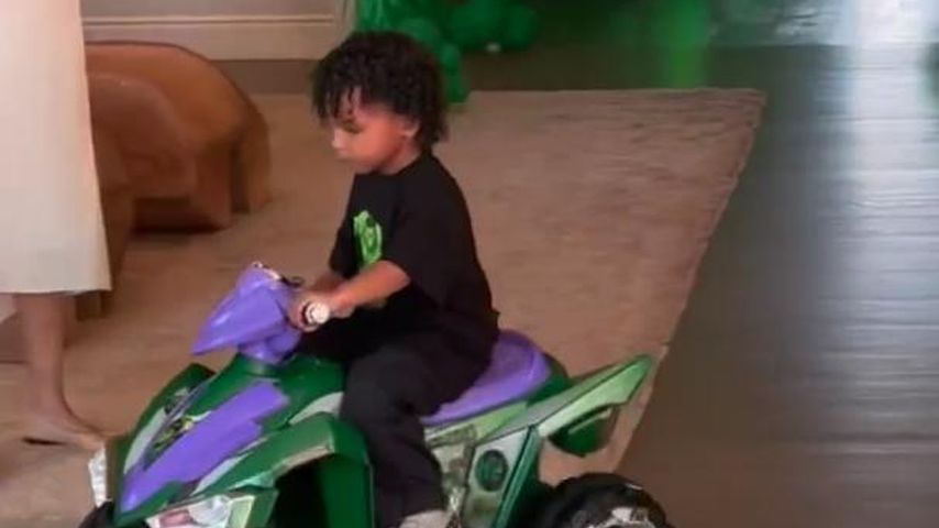 Psalm West auf seiner Hulk-Mottoparty