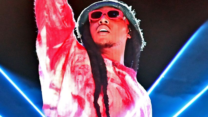 Quavo und Offset vor einem Bild von Takeoff