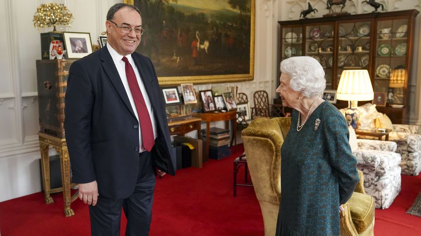 Ohne Gehstock: Die Queen strahlt bei öffentlichem Termin