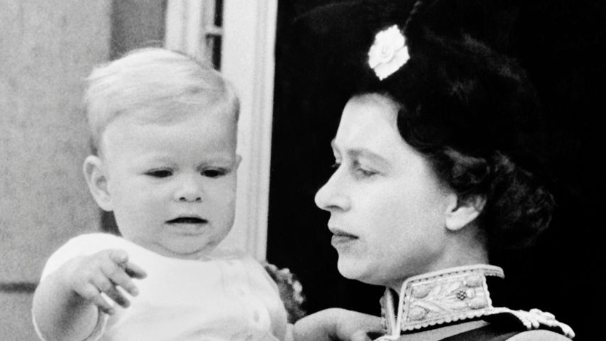 Queen Elizabeth II. mit Prinz Andrew, 1961