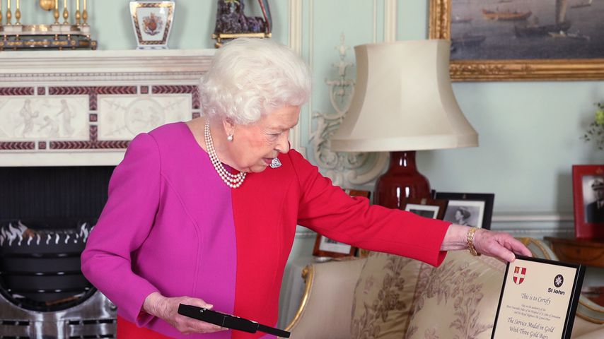 Queen Elizabeth II. im Buckingham Palace