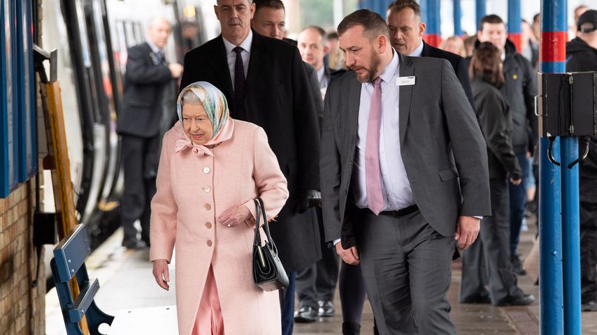 Queen Elizabeth II. am Bahnhof King's Lynn Station am 20. Dezember 2019