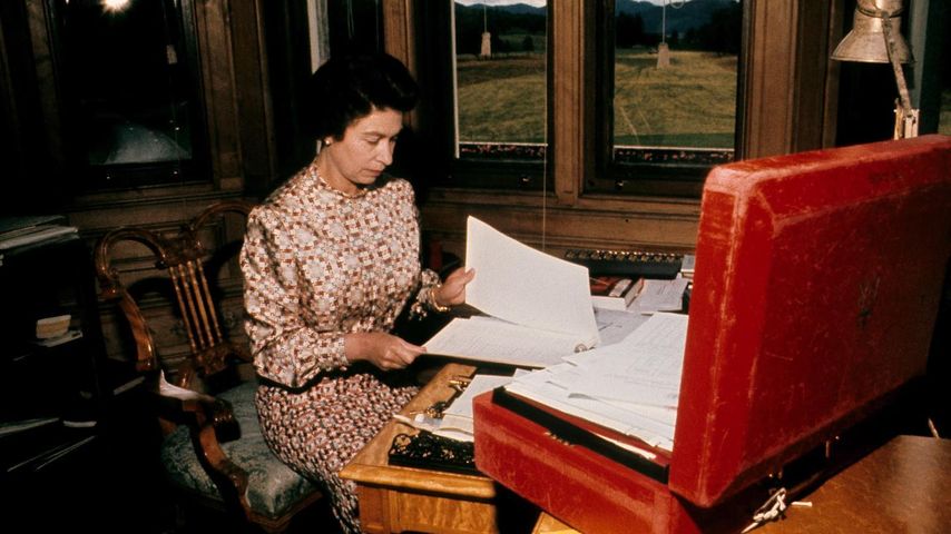 Queen Elizabeth II. bei der Arbeit