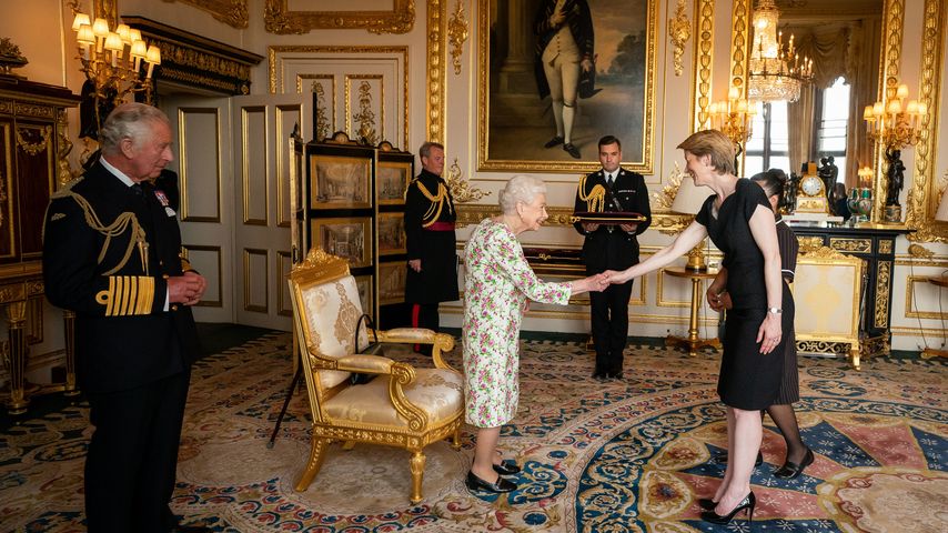 Wieder fit? Queen Elizabeth strahlt bei Georgskreuz-Vergabe