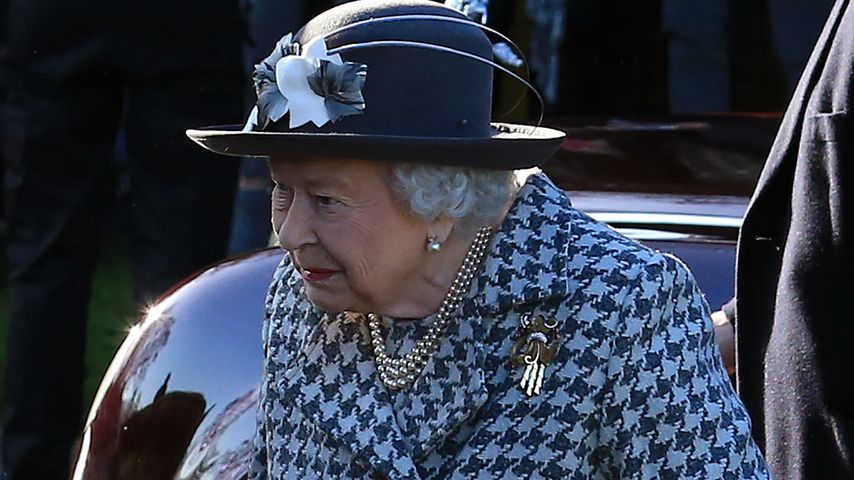 Queen Elizabeth II. vor der St Mary the Virgin Church in Hillington, Norfolk