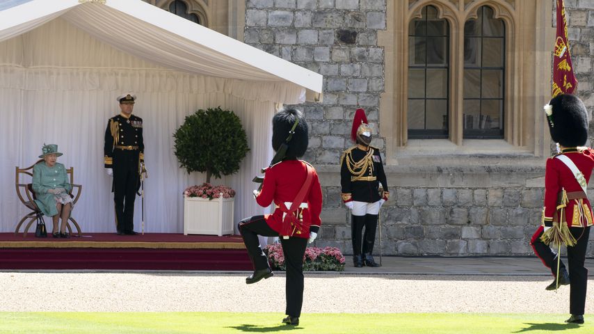Queen Elizabeth II. beim Tropping the Colour