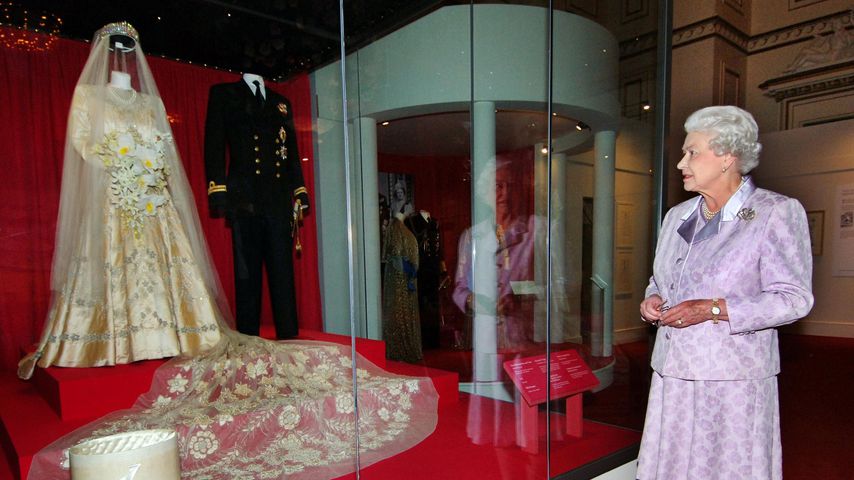 Queen Elizabeth II. und ihr Hochzeitskleid