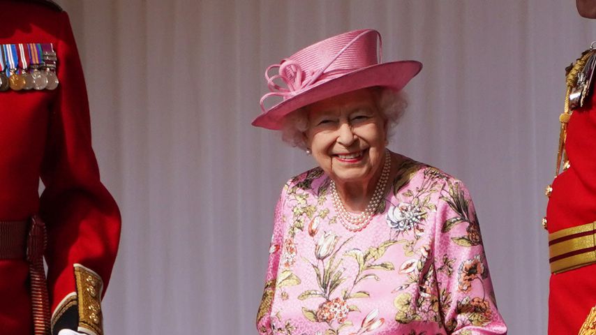 War dieses Outfit der Queen eine Hommage an Baby Lilibet?