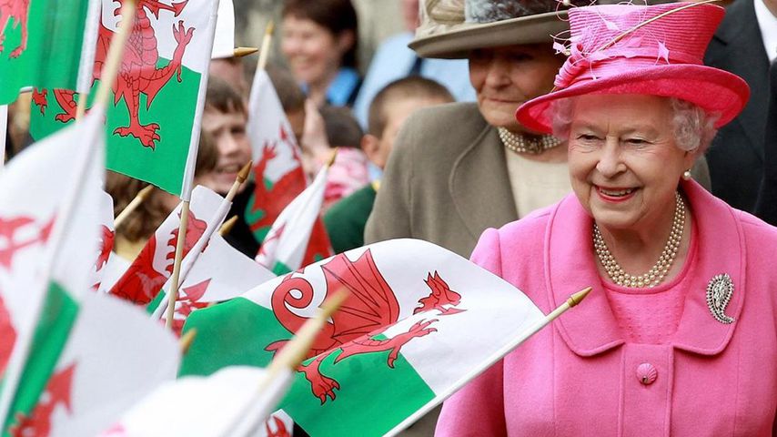 Queen Elizabeth II. besucht Wales 2010