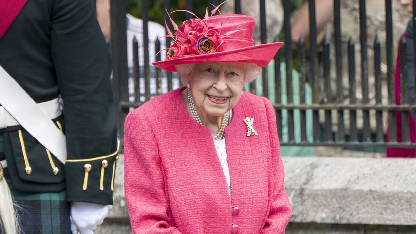 Erster Urlaub ohne Prinz Philip: Queen bei Balmoral-Parade