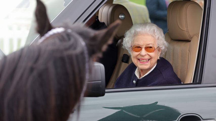 Neue Fotos: Überraschungsbesuch der Queen bei Pferdeshow!