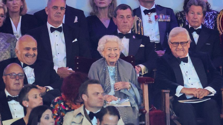 Wie süß: Die Queen strahlt bei Jubiläums-Event im Publikum!