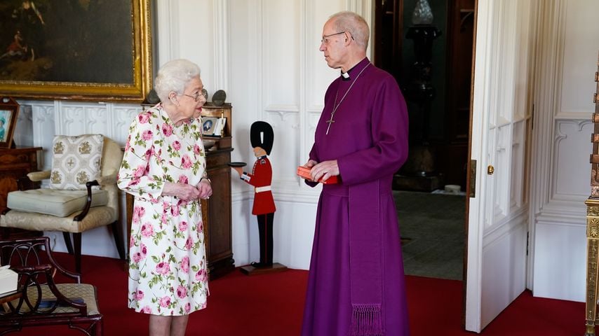 Queen Elizabeth II. mit dem Erzbischof von Canterbury, Juni 2022