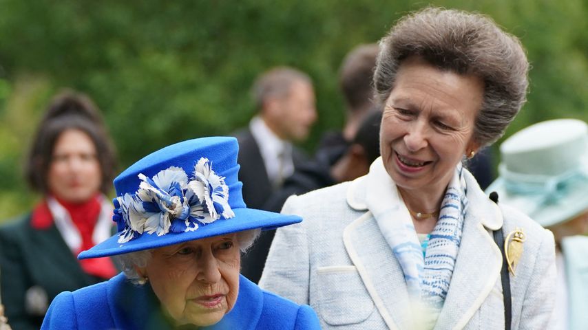 Er umarmte Prinzessin Anne nach dem Tod von Queen Elizabeth!