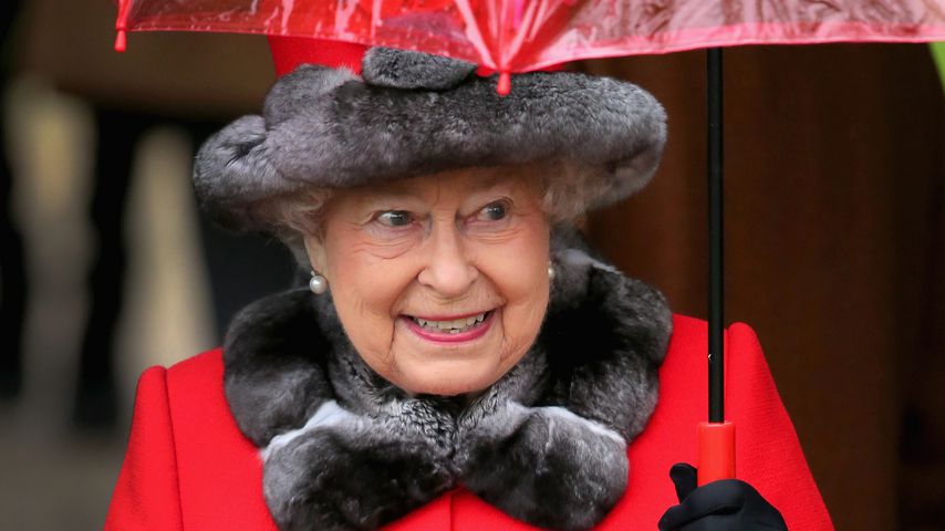 Keine Knie-OP: Der Queen sind ihre Pflichten wohl wichtiger!
