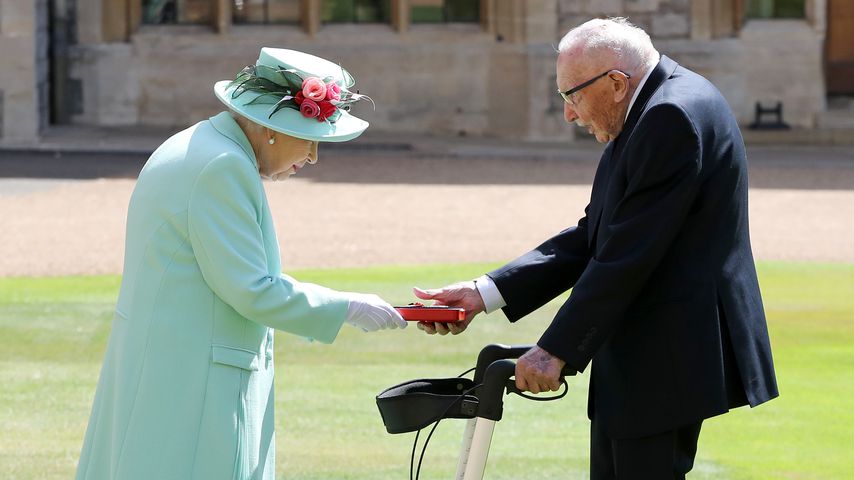 Queen Elizabeth II. und Sir Tom Moore, 2020