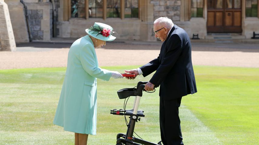 Queen Elizabeth II. und Tom Moore, Juli 2020