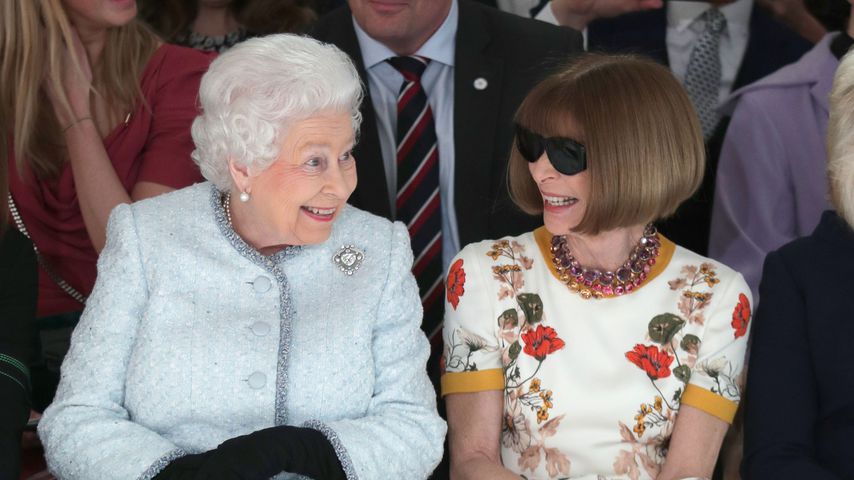 Royaler Besuch: Die Queen bei der Fashion Week in London!