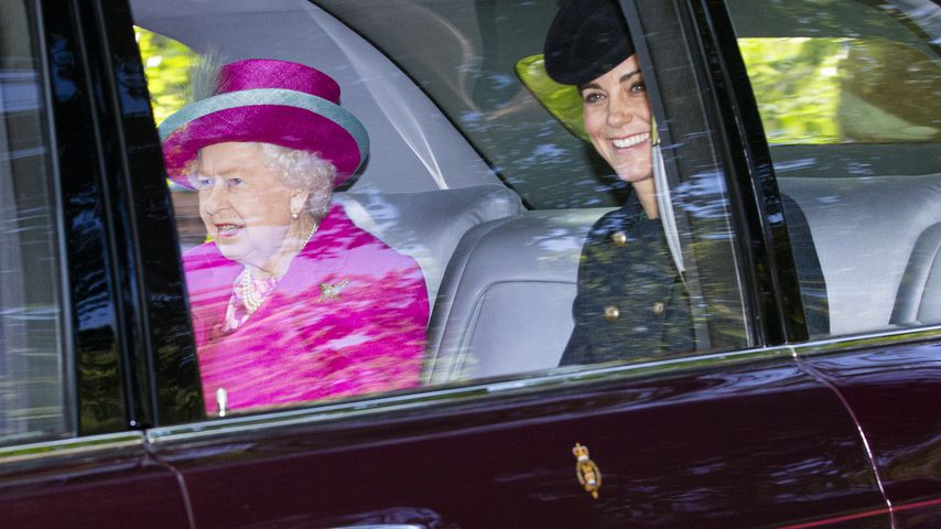 Queen Elizabeth II. und Herzogin Kate im August 2019