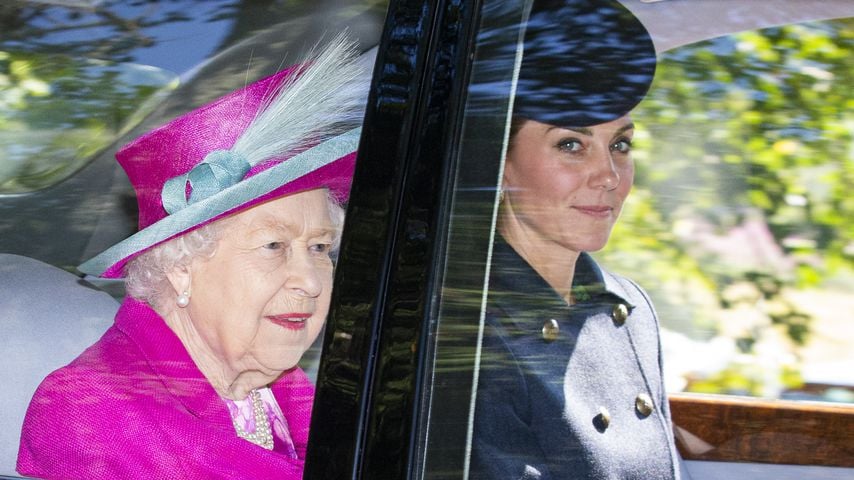 Queen Elizabeth II. und Herzogin Kate im August 2019
