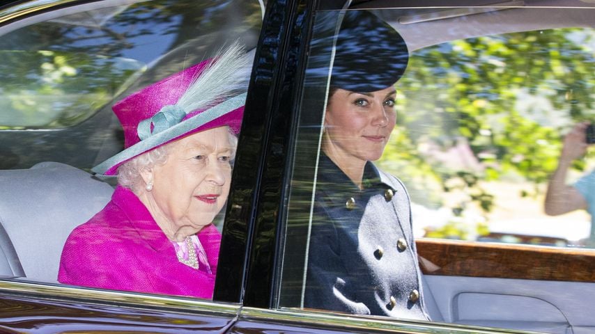 Queen Elizabeth II. und Herzogin Kate in einem Auto, 2019