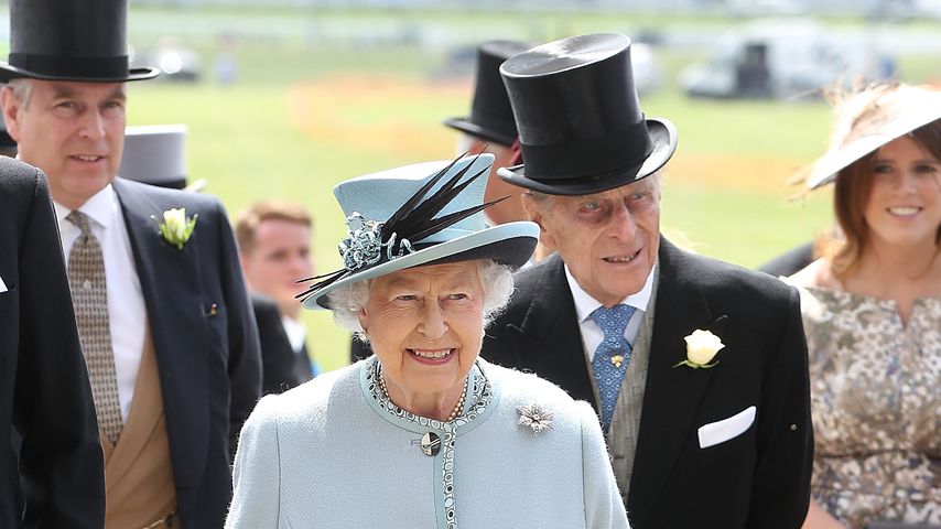 Queen Elizabeth II. und Prinz Philip beim Derby Festival in Epsom, Großbritannien