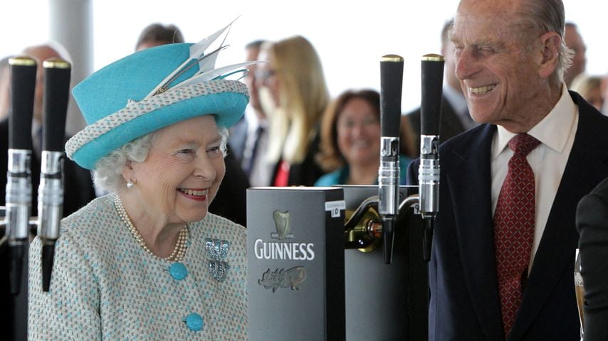 Besuch von Queen Elizabeth II und Prinz Philip in der Guinness Storehouse Gravity Bar in Dublin, 2011