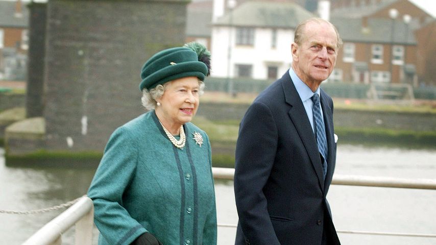 Queen Elizabeth II. und Prinz Philip im Februar 2003