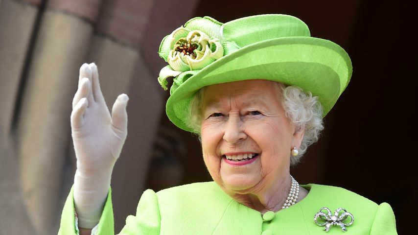 Psychologe weiß: Darum trägt Queen bei wichtigen Events Grün