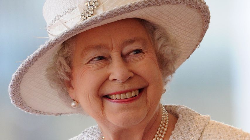 Isolation der Queen: Keine Menschen, aber 100 Wellensittiche