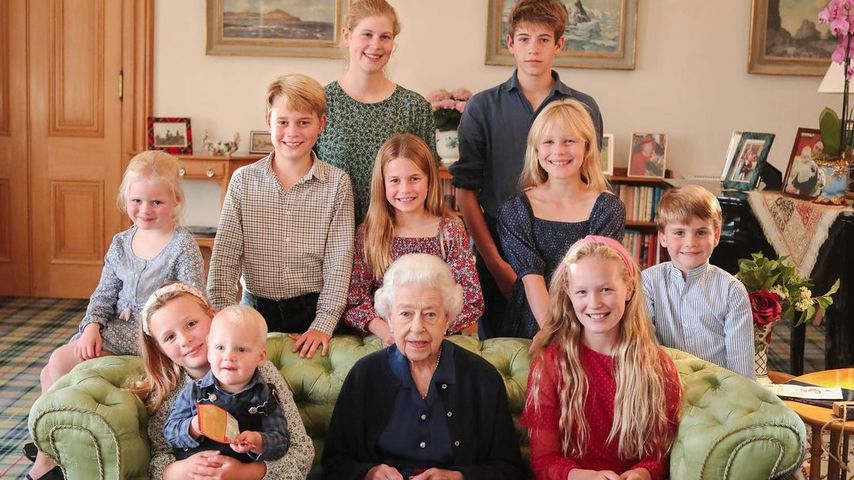 Foto mit den Enkeln: So gedenken William und Kate der Queen
